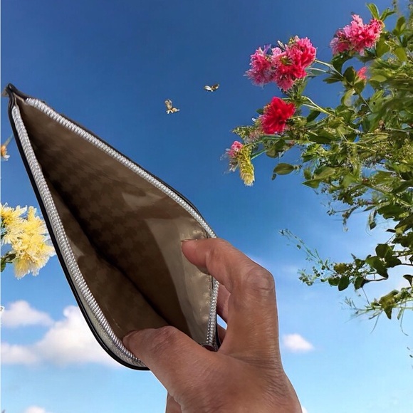 Karl Lagerfeld Paris Suki Saffiano Leather Tote Bag. EUC - Picture 5 of 13